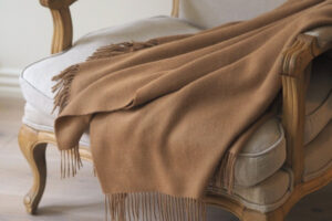 Balmuir Wohndecken Lucca in Farbe camel bei Daunenspiel