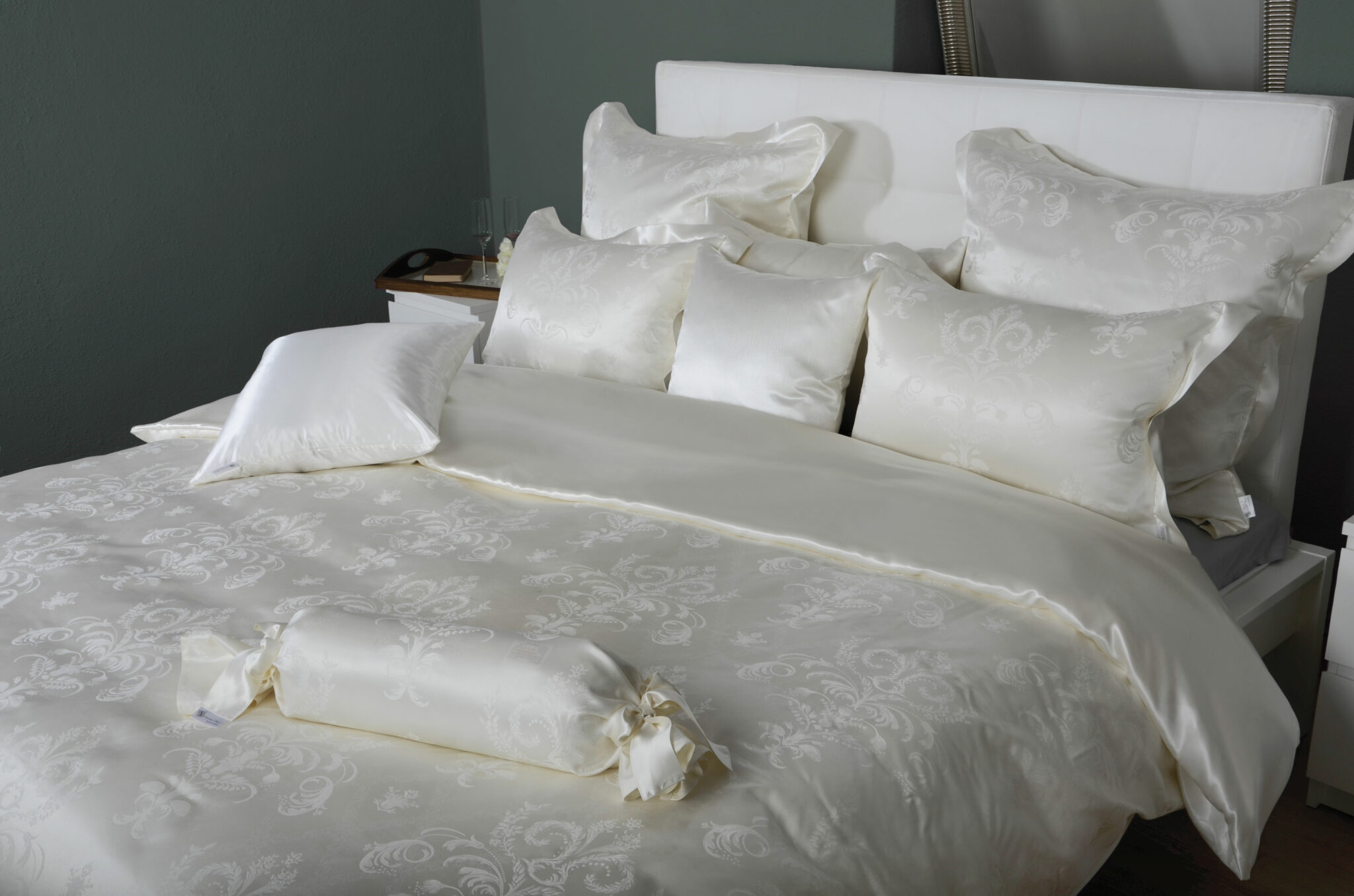 Siena Bett Seidenweber Seidenbettwäsche in weiß im feinen Muster im Daunenspiel online-shop