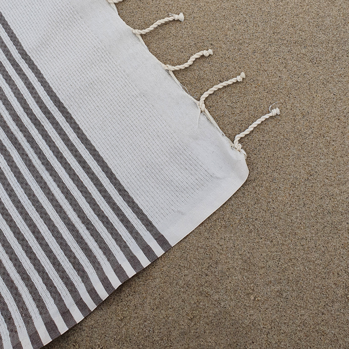 Rubby Taupe Beach Towel (3) Bricini BEACHTOWEL von Graccioza im Daunenspiel Onlineshop