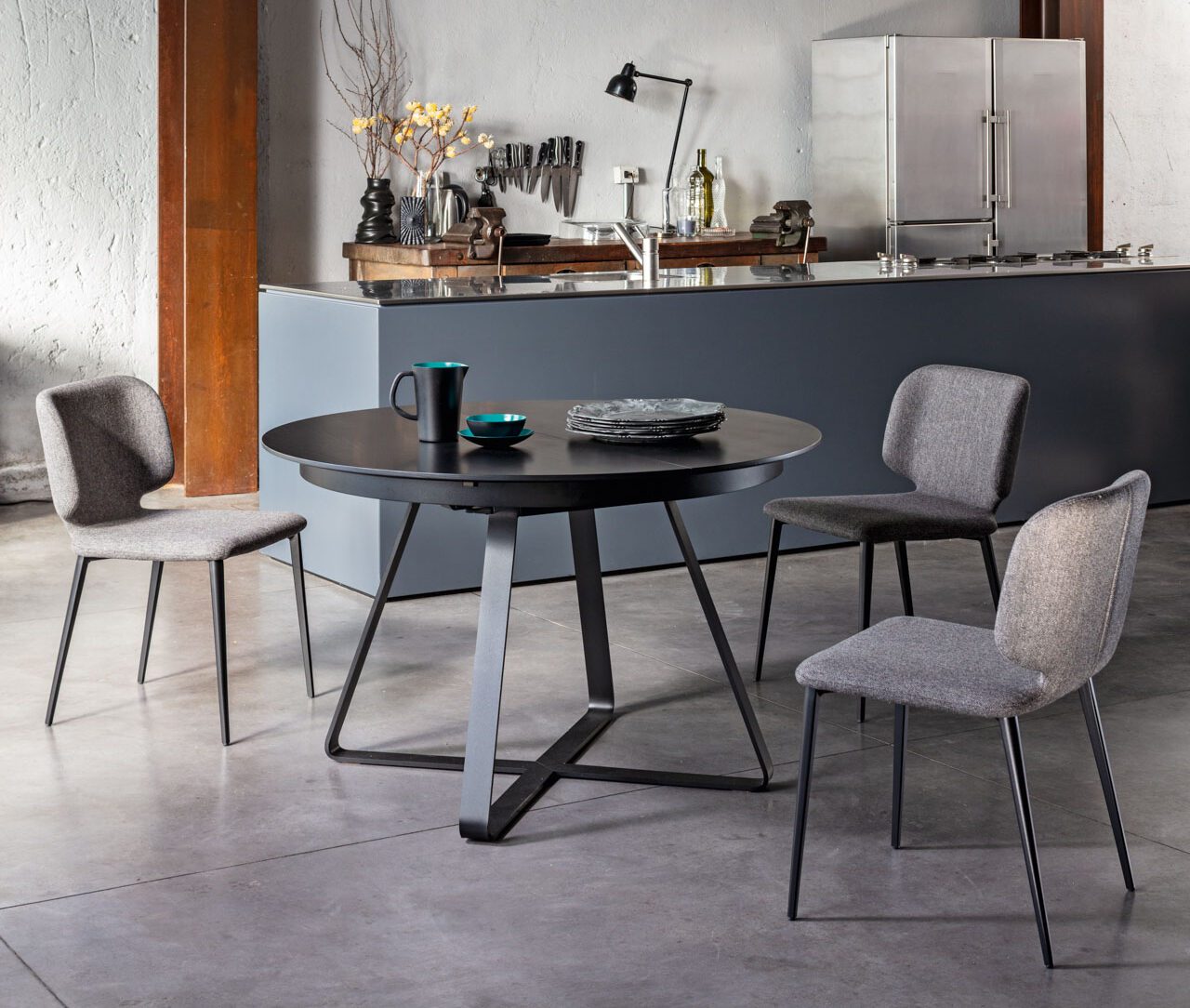 Midj Paul, Wrap Midj Tisch Paul mit Ausziehfunktion und Sessel Wrap bei Daunenspiel