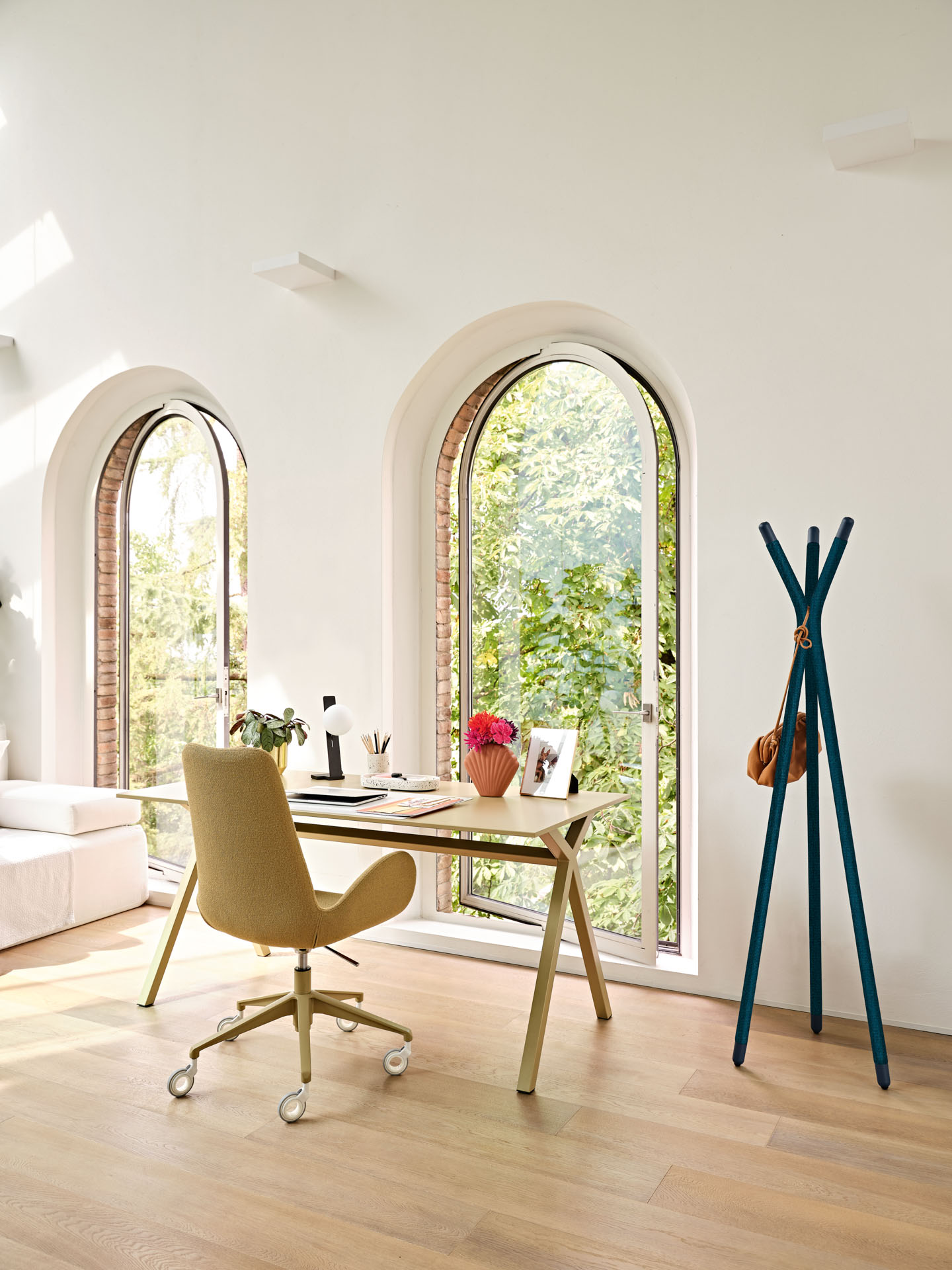 560 Dalia, Dama, Pippi, Suspense Midj Tisch DAMA für Büro und privat bei Daunenspiel