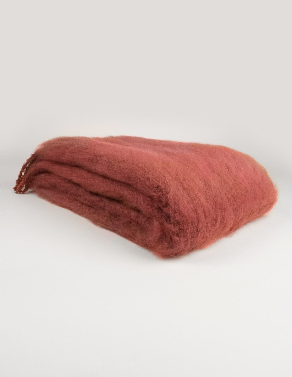 balmuir_aurora_kidmohair_throw_astrodust_lores Balmuir Wohndecken Aurora aus Mohair in vielen Farben bei Daunenspiel