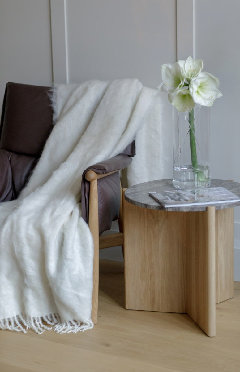 balmuir_aurora_throw_snowwhite Balmuir Wohndecken Aurora aus Mohair in vielen Farben bei Daunenspiel