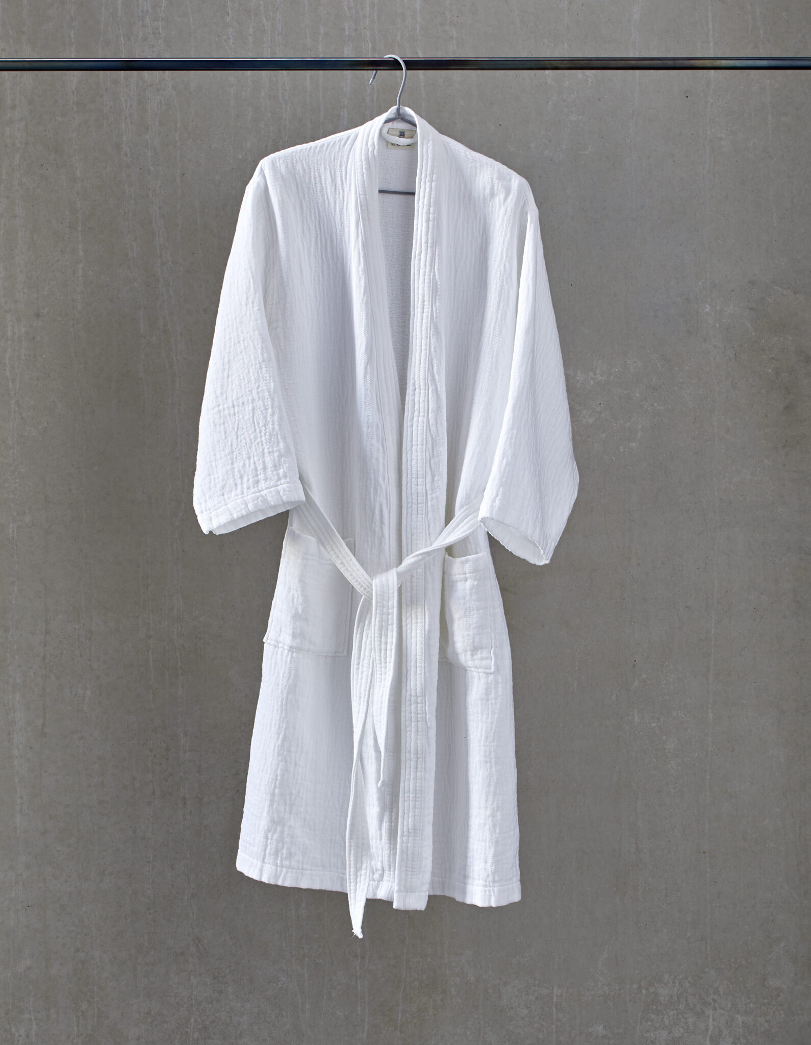 luiz_leisure_white Bademantel Leisure von luiz im online shop von Daunenspiel