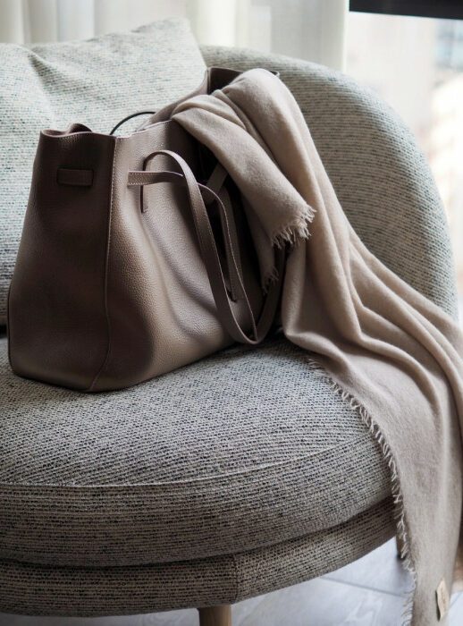 balmuir_manhattan_tote_taupe_helsinki_scarf_lighttaupe_2_1 Balmuir Schal Helsiniki bei Daunenspiel im Online-Shop
