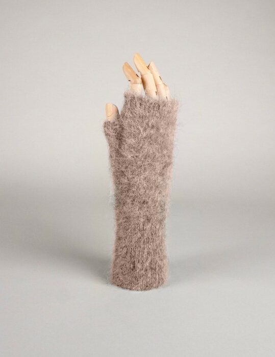 balmuir_mia_wrist_warmers_latte_web_1 Balmuir Mia Pulswärmer bei Daunenspiel im Online-Shop