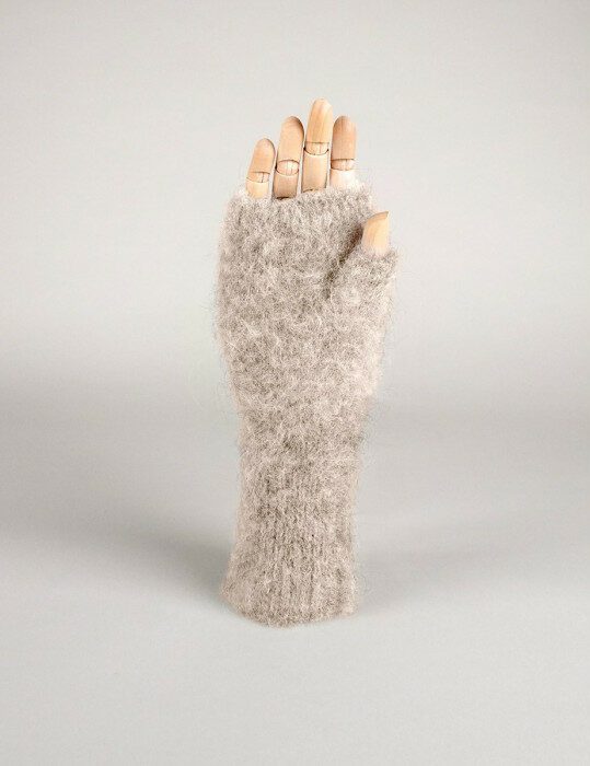 balmuir_mia_wrist_warmers_oatmilk_web_1 Balmuir Mia Pulswärmer bei Daunenspiel im Online-Shop